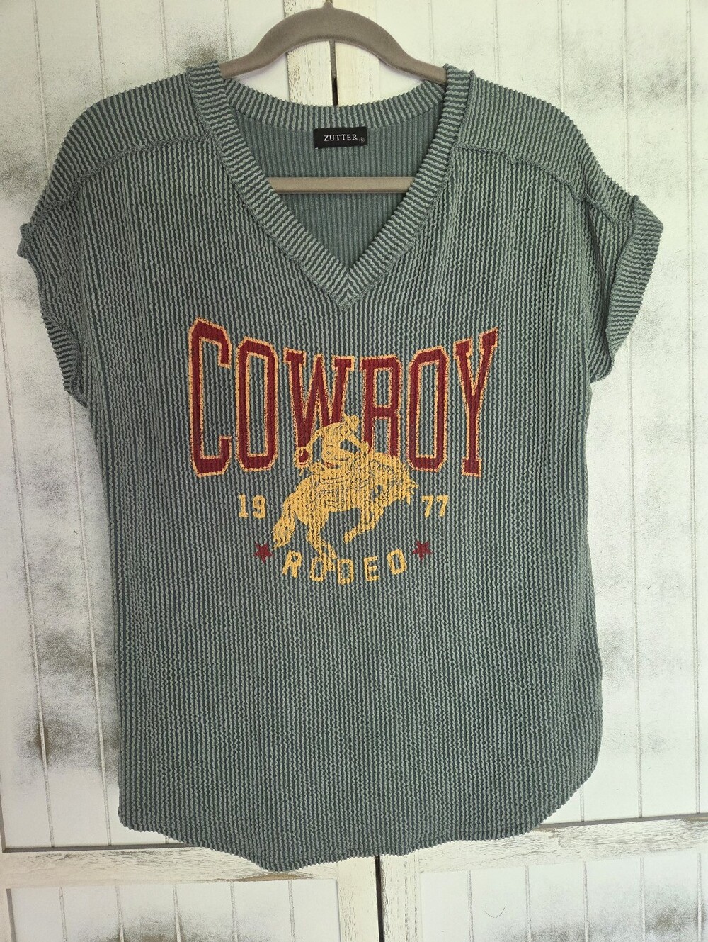 Zutter 'Cowboy Rodeo' Ribbed V-Neck Tee - Sage Green